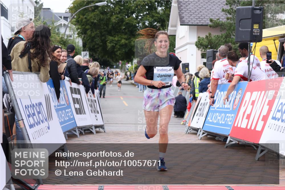 30.08.2026 - Blankeneser Heldenlauf Lena Gebhardt http://msf.ph/oto/10057671 30.08.2026 12:18:28 Ziel 2406, 4103, 4337 meine-sportfotos.de