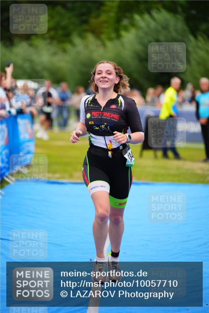 30.08.2026 - Elbe Triathlon Hamburg LAZAROV Photography http://msf.ph/oto/10057710 30.08.2026 11:21:25 Ziel 834 meine-sportfotos.de