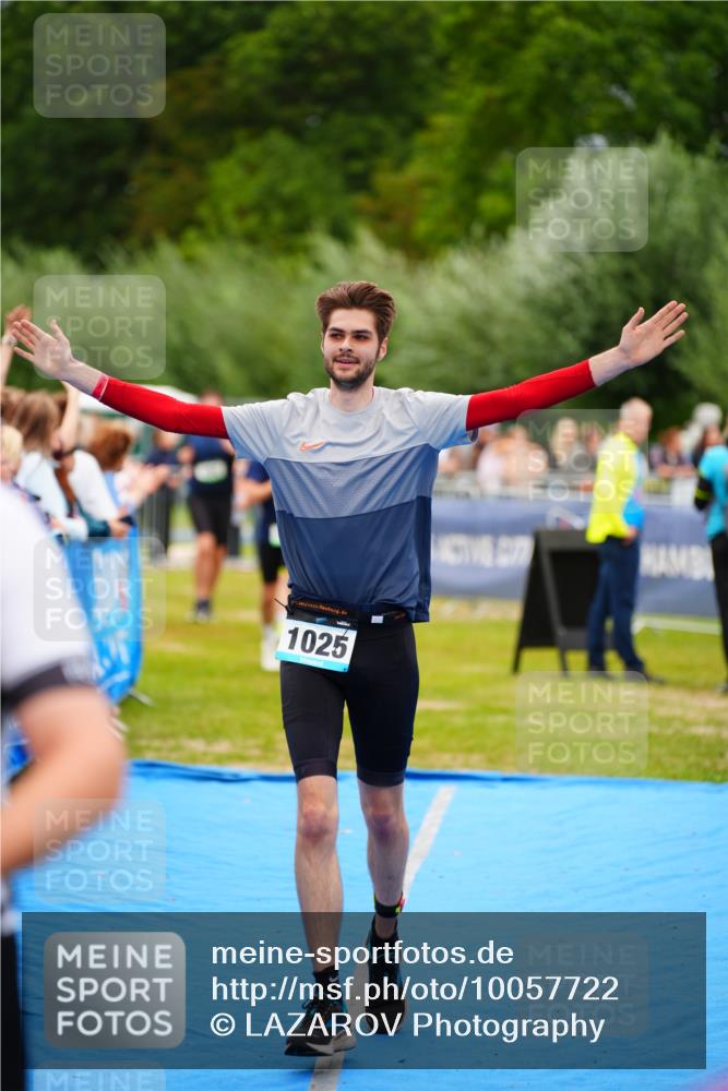 30.08.2026 - Elbe Triathlon Hamburg LAZAROV Photography http://msf.ph/oto/10057722 30.08.2026 11:21:37 Ziel 400, 540, 591, 1025 meine-sportfotos.de