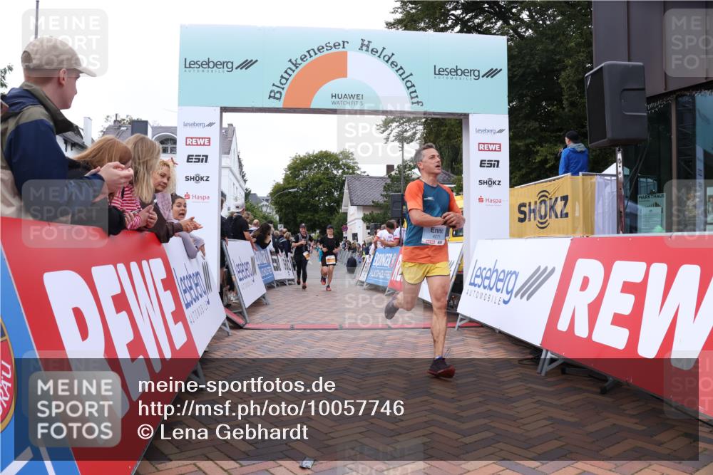 30.08.2026 - Blankeneser Heldenlauf Lena Gebhardt http://msf.ph/oto/10057746 30.08.2026 12:19:02 Ziel 2216, 2217, 4248, 4271 meine-sportfotos.de