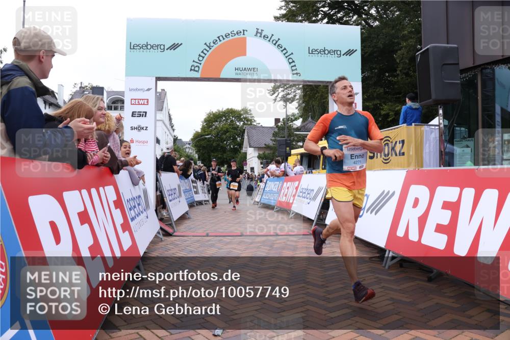 30.08.2026 - Blankeneser Heldenlauf Lena Gebhardt http://msf.ph/oto/10057749 30.08.2026 12:19:02 Ziel 2216, 2217, 4248, 4271 meine-sportfotos.de