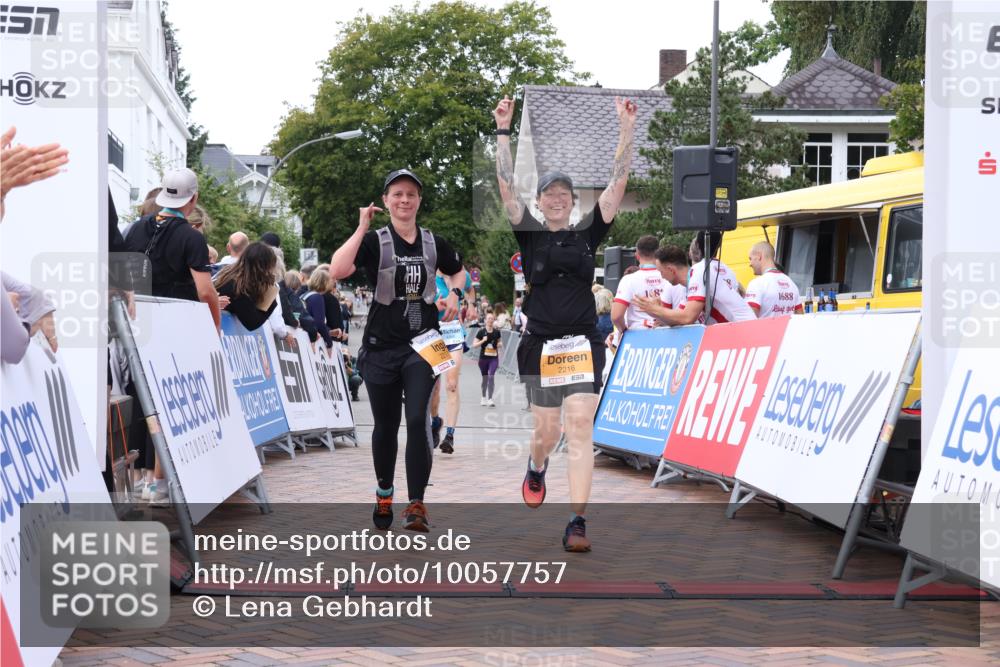 30.08.2026 - Blankeneser Heldenlauf Lena Gebhardt http://msf.ph/oto/10057757 30.08.2026 12:19:04 Ziel 2216, 2217, 4248, 4271 meine-sportfotos.de