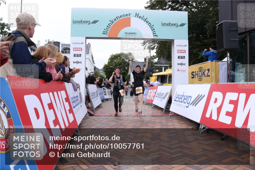 30.08.2026 - Blankeneser Heldenlauf Lena Gebhardt http://msf.ph/oto/10057761 30.08.2026 12:19:04 Ziel 2216, 2217, 4248, 4271 meine-sportfotos.de