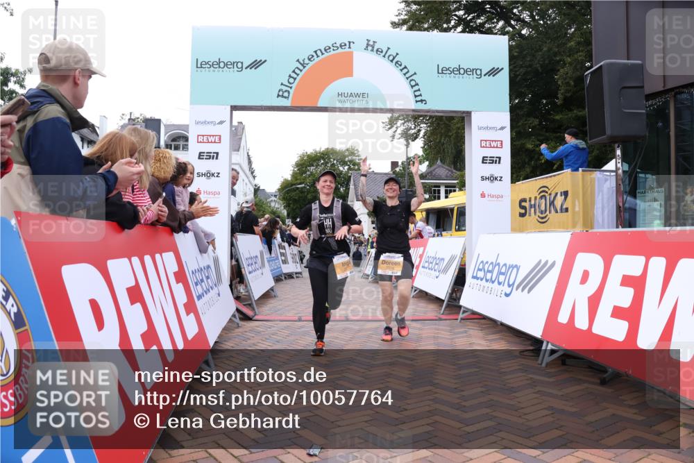 30.08.2026 - Blankeneser Heldenlauf Lena Gebhardt http://msf.ph/oto/10057764 30.08.2026 12:19:05 Ziel 2216, 2217, 4248, 4271 meine-sportfotos.de