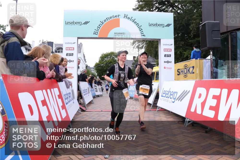 30.08.2026 - Blankeneser Heldenlauf Lena Gebhardt http://msf.ph/oto/10057767 30.08.2026 12:19:05 Ziel 2216, 2217, 4248, 4271 meine-sportfotos.de