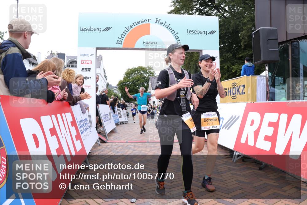 30.08.2026 - Blankeneser Heldenlauf Lena Gebhardt http://msf.ph/oto/10057770 30.08.2026 12:19:06 Ziel 2216, 2217, 4082, 4248, 4271 meine-sportfotos.de