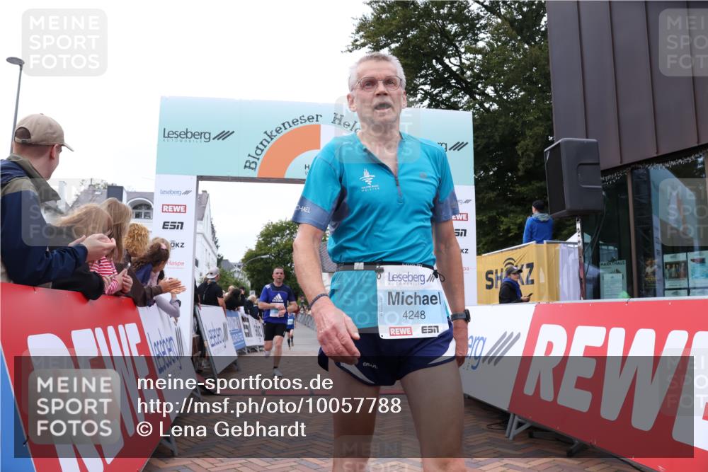 30.08.2026 - Blankeneser Heldenlauf Lena Gebhardt http://msf.ph/oto/10057788 30.08.2026 12:19:10 Ziel 2216, 2217, 2493, 4082, 4248, 4357 meine-sportfotos.de