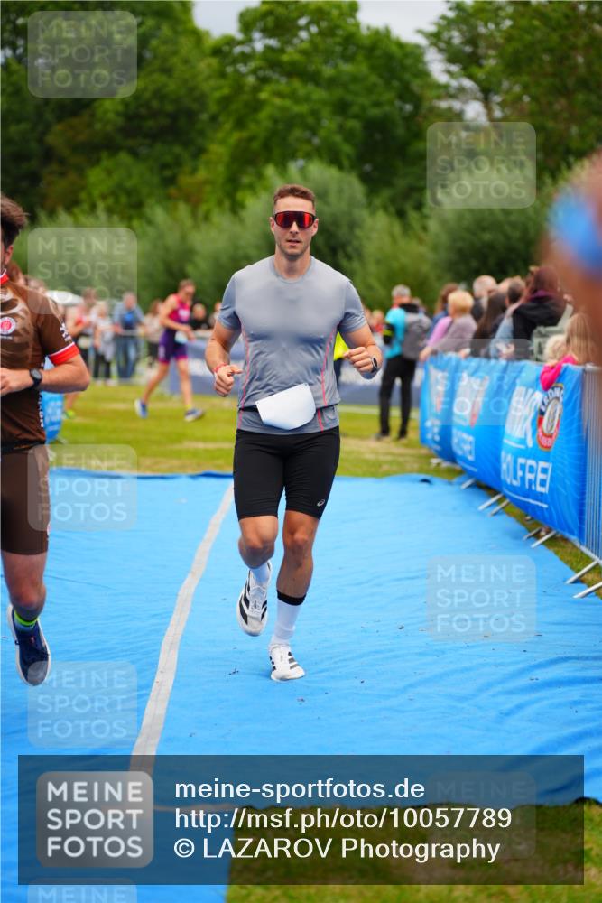 30.08.2026 - Elbe Triathlon Hamburg LAZAROV Photography http://msf.ph/oto/10057789 30.08.2026 11:22:07 Ziel 703, 1113 meine-sportfotos.de