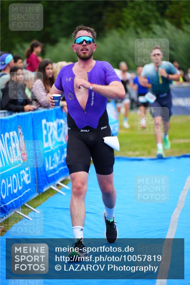 30.08.2026 - Elbe Triathlon Hamburg LAZAROV Photography http://msf.ph/oto/10057819 30.08.2026 11:22:26 Ziel 589, 1009, 1035, 1069 meine-sportfotos.de
