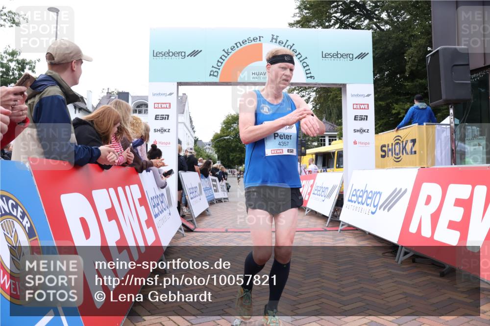 30.08.2026 - Blankeneser Heldenlauf Lena Gebhardt http://msf.ph/oto/10057821 30.08.2026 12:19:16 Ziel 2493, 4082, 4357 meine-sportfotos.de