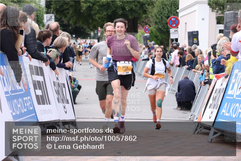 30.08.2026 - Blankeneser Heldenlauf Lena Gebhardt http://msf.ph/oto/10057862 30.08.2026 12:19:40 Ziel 2431, 2538, 4330, 4339 meine-sportfotos.de