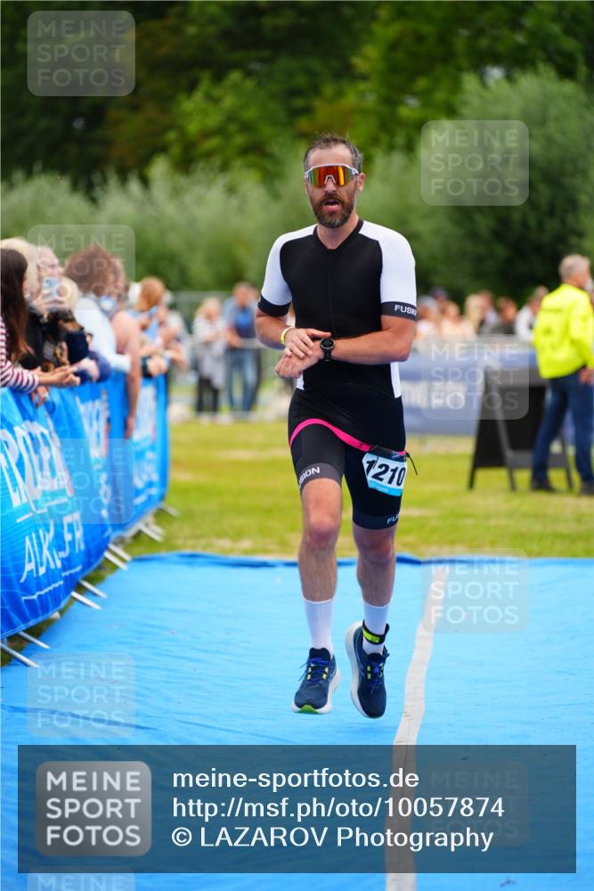 30.08.2026 - Elbe Triathlon Hamburg LAZAROV Photography http://msf.ph/oto/10057874 30.08.2026 11:22:49 Ziel 455, 1210 meine-sportfotos.de