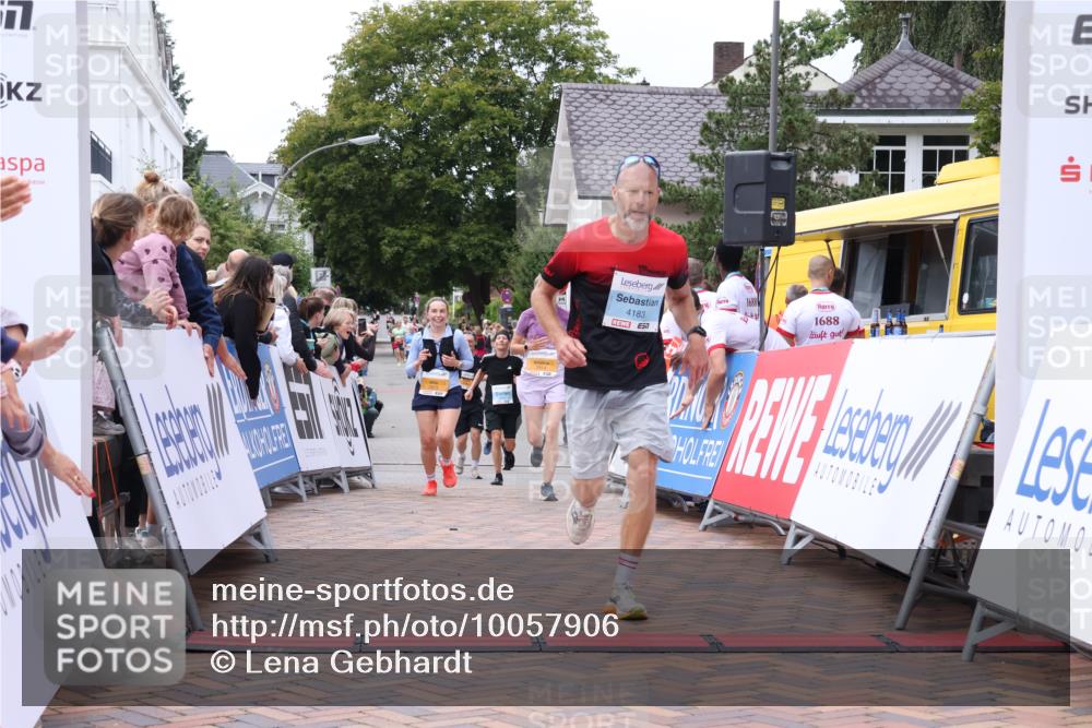 30.08.2026 - Blankeneser Heldenlauf Lena Gebhardt http://msf.ph/oto/10057906 30.08.2026 12:19:56 Ziel 2914, 2915, 4183, 4301 meine-sportfotos.de