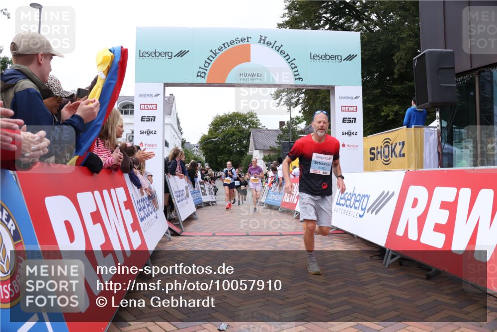 30.08.2026 - Blankeneser Heldenlauf Lena Gebhardt http://msf.ph/oto/10057910 30.08.2026 12:19:57 Ziel 2914, 2915, 4183, 4301 meine-sportfotos.de