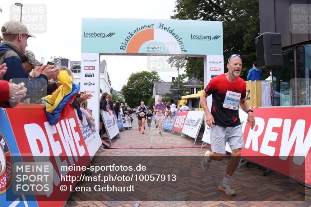 30.08.2026 - Blankeneser Heldenlauf Lena Gebhardt http://msf.ph/oto/10057913 30.08.2026 12:19:58 Ziel 2914, 2915, 4183, 4301 meine-sportfotos.de