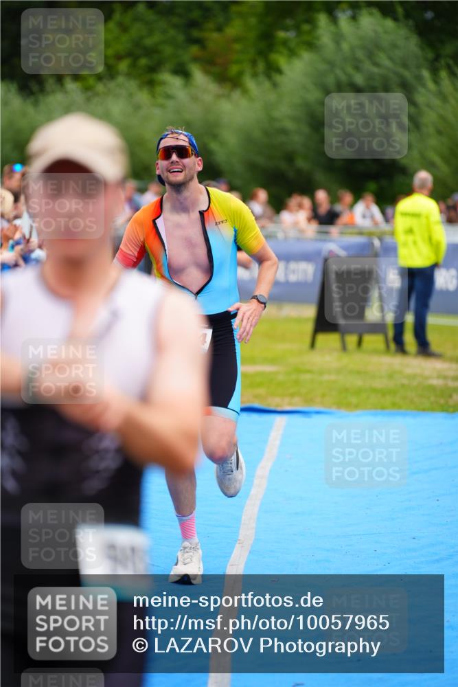 30.08.2026 - Elbe Triathlon Hamburg LAZAROV Photography http://msf.ph/oto/10057965 30.08.2026 11:23:55 Ziel 472, 988, 1006, 1104 meine-sportfotos.de