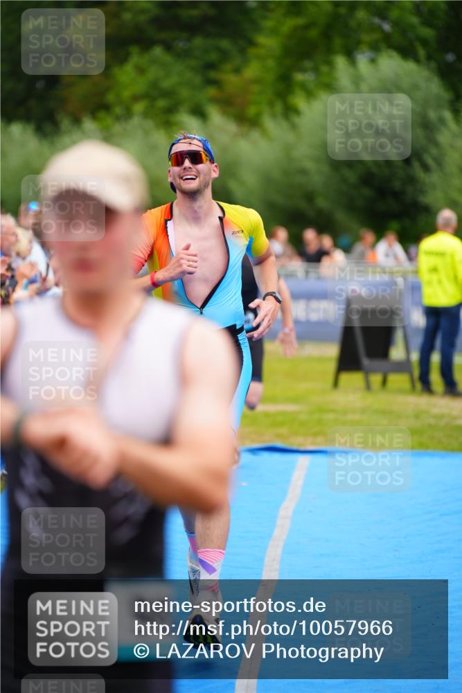 30.08.2026 - Elbe Triathlon Hamburg LAZAROV Photography http://msf.ph/oto/10057966 30.08.2026 11:23:55 Ziel 472, 988, 1006, 1104 meine-sportfotos.de