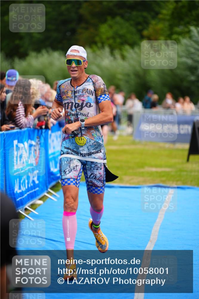 30.08.2026 - Elbe Triathlon Hamburg LAZAROV Photography http://msf.ph/oto/10058001 30.08.2026 11:24:10 Ziel 734, 883, 1314 meine-sportfotos.de