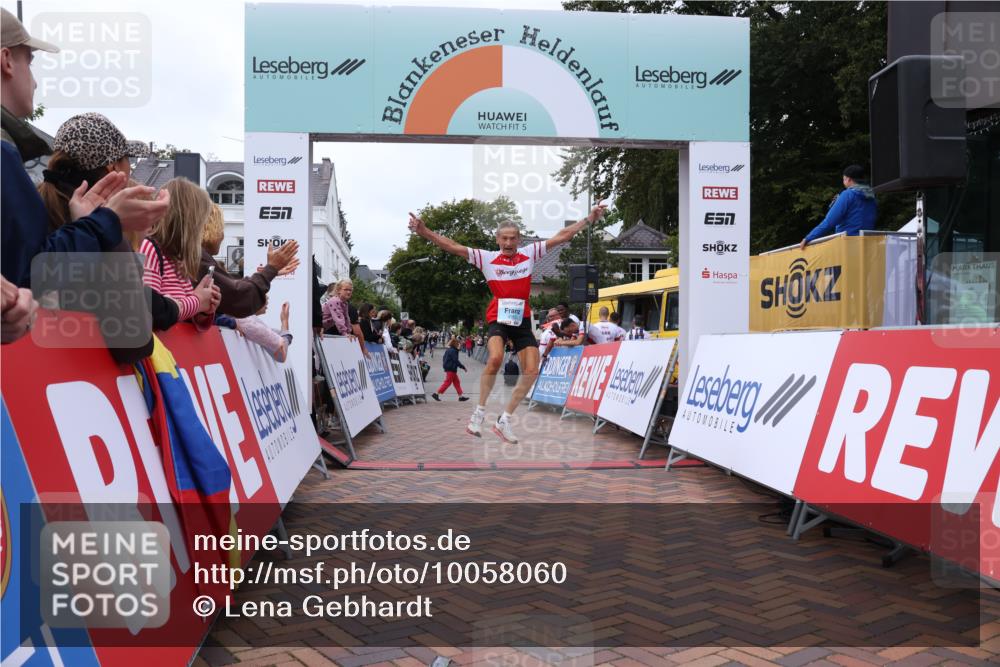 30.08.2026 - Blankeneser Heldenlauf Lena Gebhardt http://msf.ph/oto/10058060 30.08.2026 12:20:25 Ziel 2233, 2534, 4343, 4353 meine-sportfotos.de