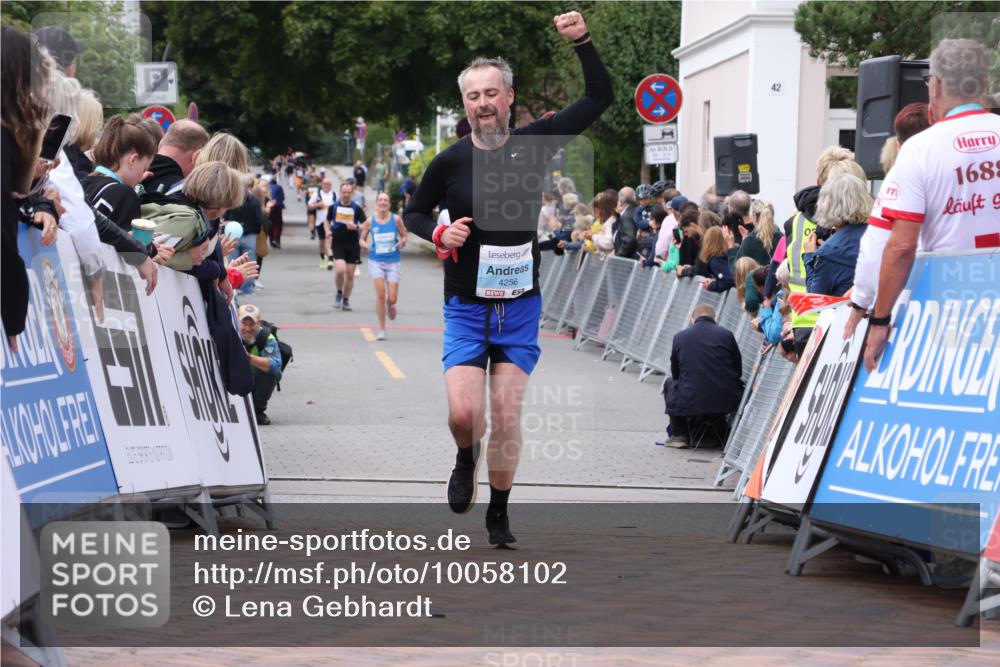 30.08.2026 - Blankeneser Heldenlauf Lena Gebhardt http://msf.ph/oto/10058102 30.08.2026 12:20:38 Ziel 4256, 4293 meine-sportfotos.de