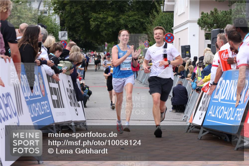 30.08.2026 - Blankeneser Heldenlauf Lena Gebhardt http://msf.ph/oto/10058124 30.08.2026 12:20:46 Ziel 4256, 4356, 4418 meine-sportfotos.de
