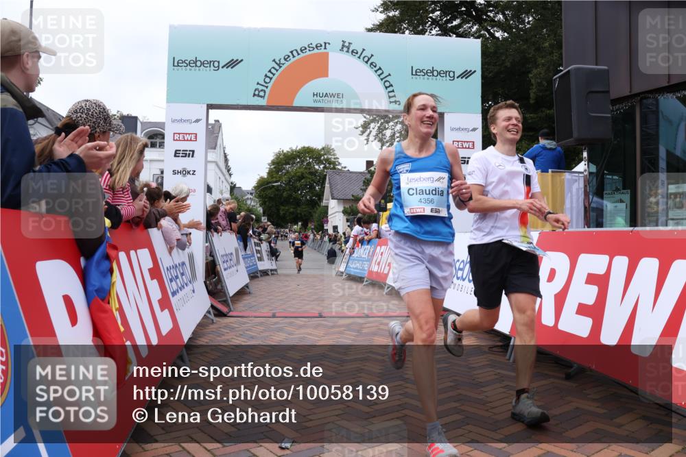 30.08.2026 - Blankeneser Heldenlauf Lena Gebhardt http://msf.ph/oto/10058139 30.08.2026 12:20:49 Ziel 4256, 4356, 4418 meine-sportfotos.de