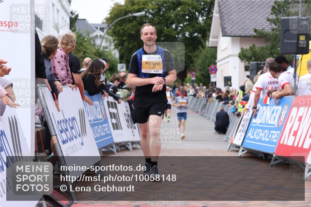 30.08.2026 - Blankeneser Heldenlauf Lena Gebhardt http://msf.ph/oto/10058148 30.08.2026 12:20:53 Ziel 2737, 4356, 4418 meine-sportfotos.de