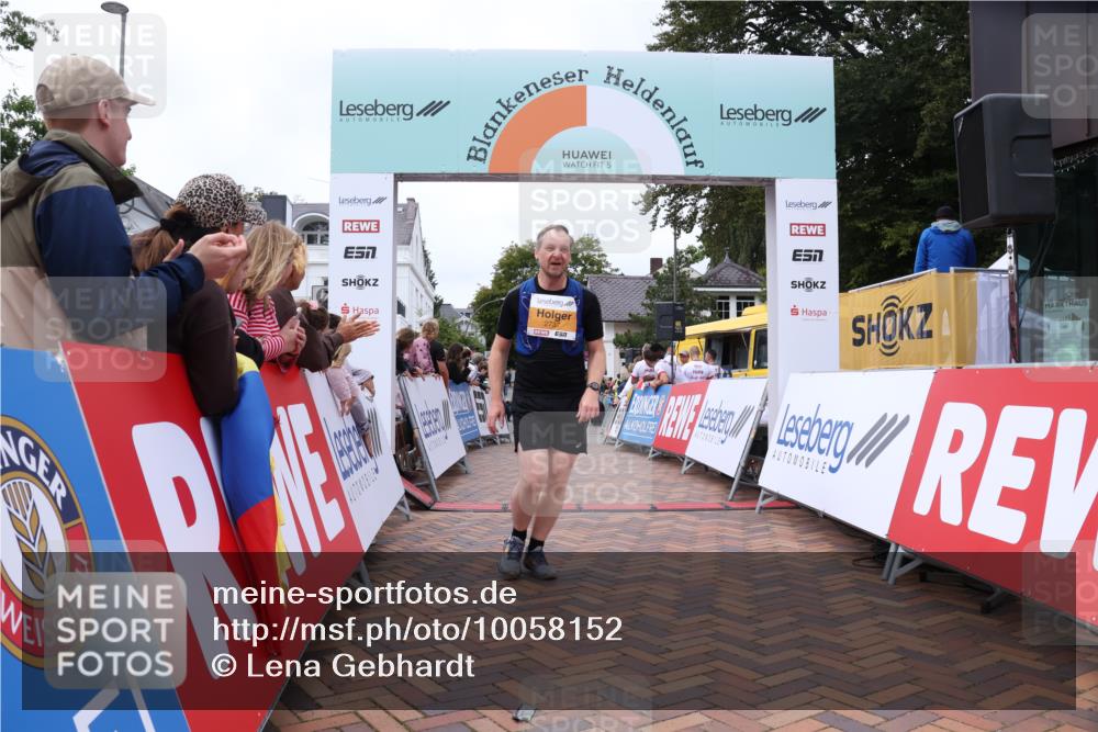 30.08.2026 - Blankeneser Heldenlauf Lena Gebhardt http://msf.ph/oto/10058152 30.08.2026 12:20:55 Ziel 2737, 4356, 4418 meine-sportfotos.de