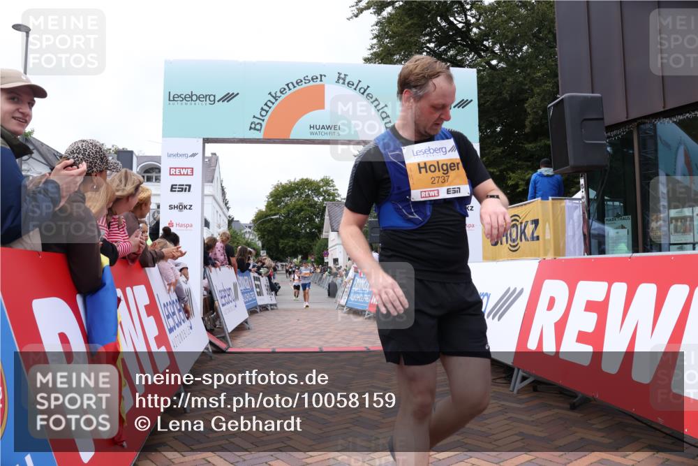30.08.2026 - Blankeneser Heldenlauf Lena Gebhardt http://msf.ph/oto/10058159 30.08.2026 12:20:56 Ziel 2737, 4356, 4418 meine-sportfotos.de