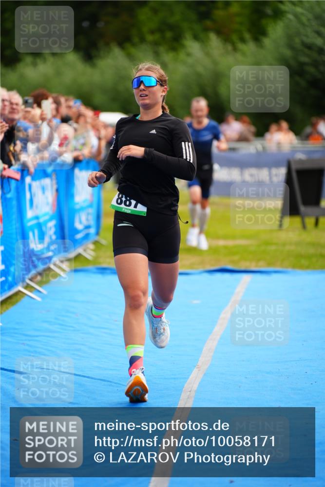 30.08.2026 - Elbe Triathlon Hamburg LAZAROV Photography http://msf.ph/oto/10058171 30.08.2026 11:25:37 Ziel 887, 1096, 1144, 1290, 1896 meine-sportfotos.de
