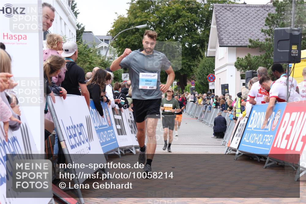 30.08.2026 - Blankeneser Heldenlauf Lena Gebhardt http://msf.ph/oto/10058214 30.08.2026 12:21:14 Ziel 4454, 4457 meine-sportfotos.de