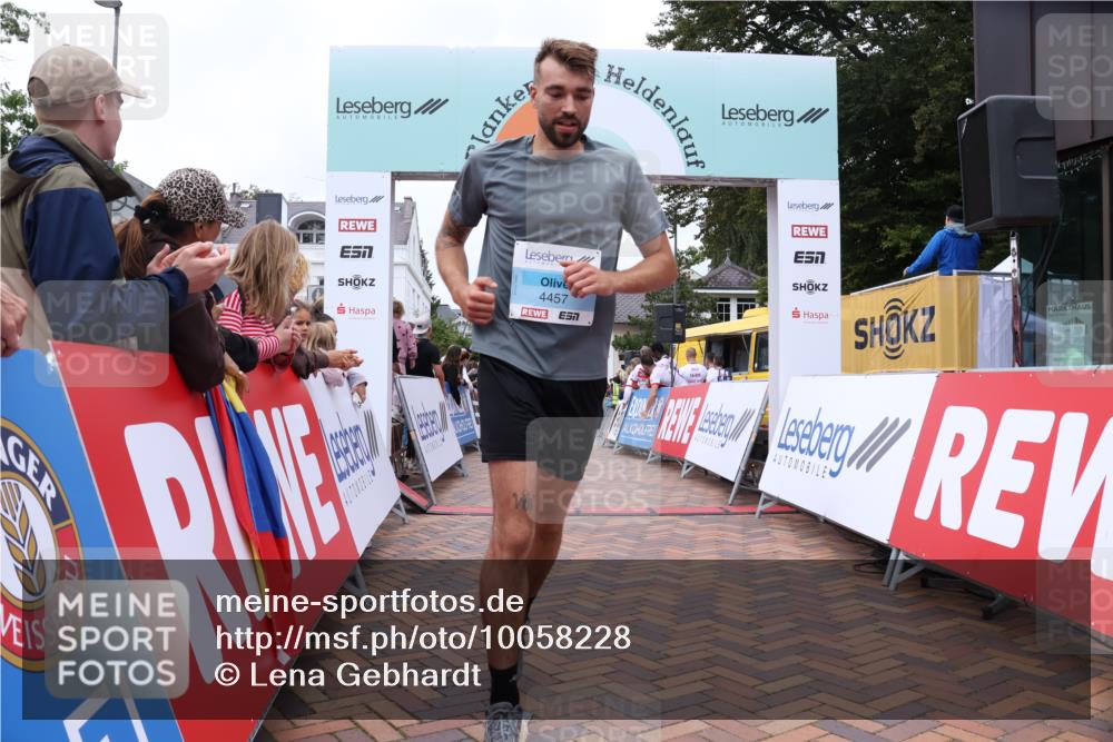 30.08.2026 - Blankeneser Heldenlauf Lena Gebhardt http://msf.ph/oto/10058228 30.08.2026 12:21:16 Ziel 2601, 4393, 4454, 4457 meine-sportfotos.de