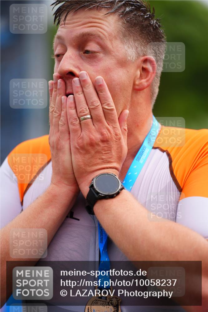30.08.2026 - Elbe Triathlon Hamburg LAZAROV Photography http://msf.ph/oto/10058237 30.08.2026 11:26:23 Ziel 1079, 1198, 1217 meine-sportfotos.de