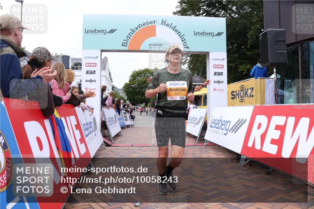 30.08.2026 - Blankeneser Heldenlauf Lena Gebhardt http://msf.ph/oto/10058243 30.08.2026 12:21:20 Ziel 2601, 4393, 4457 meine-sportfotos.de