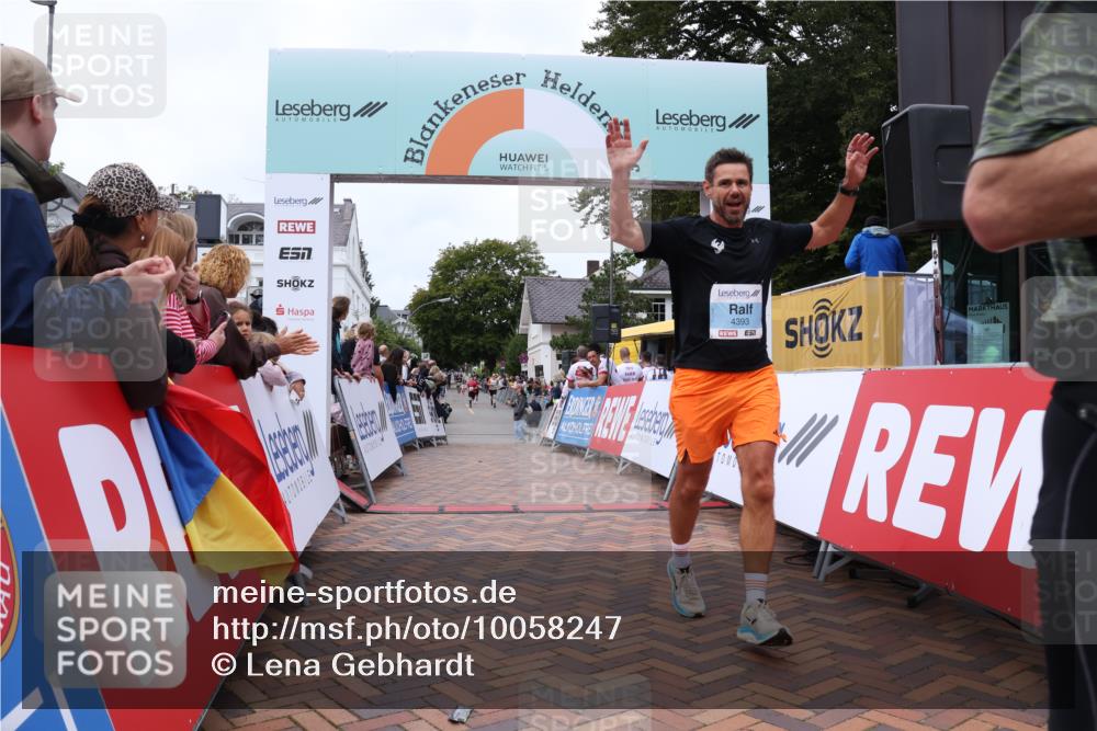 30.08.2026 - Blankeneser Heldenlauf Lena Gebhardt http://msf.ph/oto/10058247 30.08.2026 12:21:21 Ziel 2601, 4393, 4457 meine-sportfotos.de