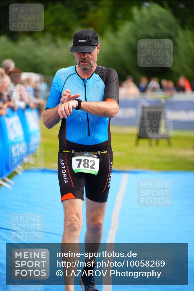 30.08.2026 - Elbe Triathlon Hamburg LAZAROV Photography http://msf.ph/oto/10058269 30.08.2026 11:26:39 Ziel 457, 782, 1249 meine-sportfotos.de
