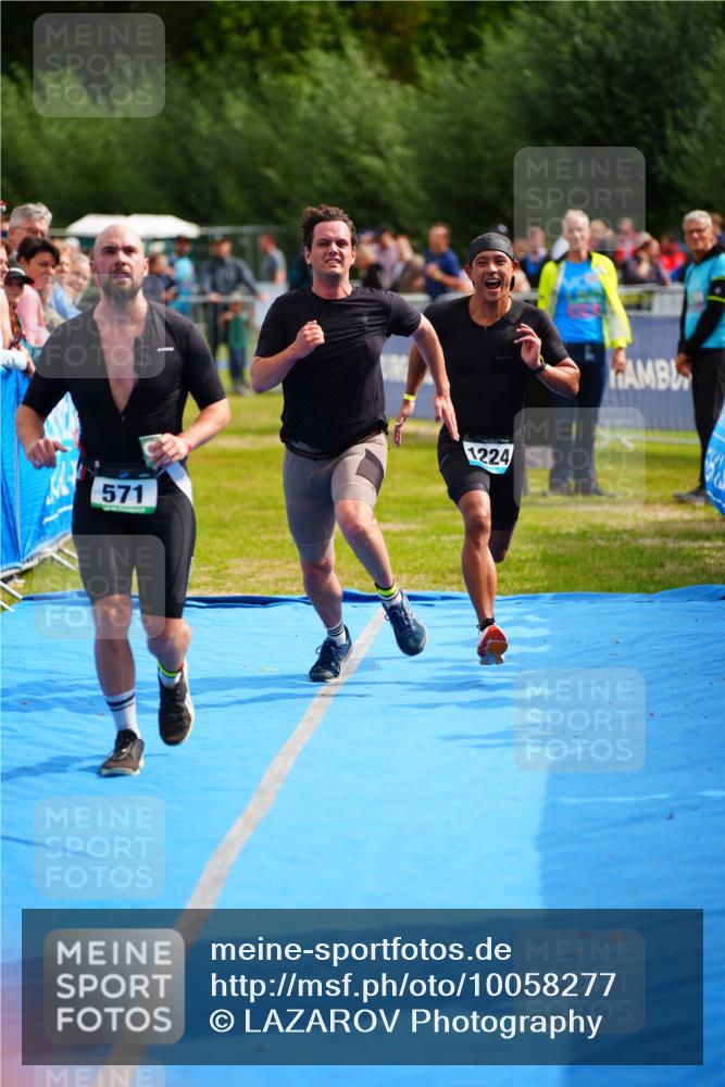 30.08.2026 - Elbe Triathlon Hamburg LAZAROV Photography http://msf.ph/oto/10058277 30.08.2026 11:26:48 Ziel 571, 1119, 1203, 1224 meine-sportfotos.de