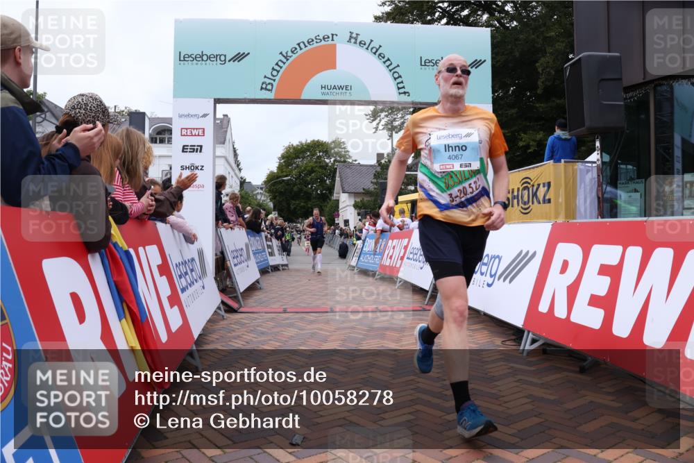 30.08.2026 - Blankeneser Heldenlauf Lena Gebhardt http://msf.ph/oto/10058278 30.08.2026 12:21:32 Ziel 4067, 4247, 4374 meine-sportfotos.de