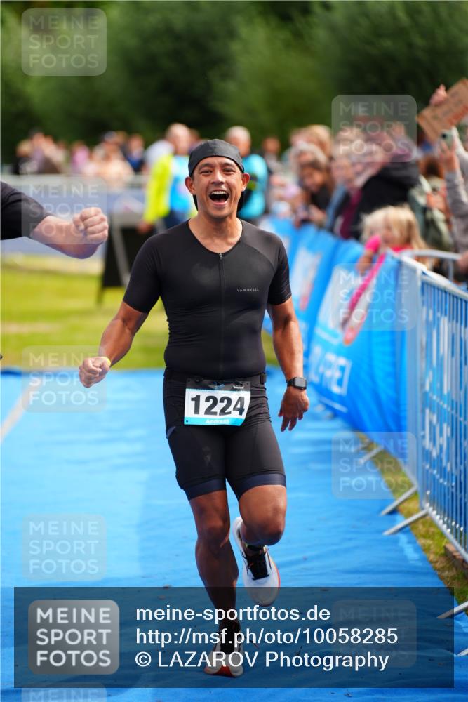 30.08.2026 - Elbe Triathlon Hamburg LAZAROV Photography http://msf.ph/oto/10058285 30.08.2026 11:26:50 Ziel 571, 1119, 1203, 1224 meine-sportfotos.de