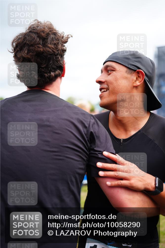 30.08.2026 - Elbe Triathlon Hamburg LAZAROV Photography http://msf.ph/oto/10058290 30.08.2026 11:26:54 Ziel 702, 1203, 1275 meine-sportfotos.de