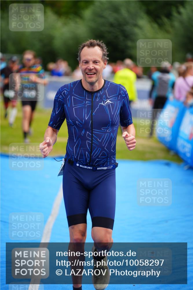 30.08.2026 - Elbe Triathlon Hamburg LAZAROV Photography http://msf.ph/oto/10058297 30.08.2026 11:26:57 Ziel 702, 1172, 1203, 1275 meine-sportfotos.de