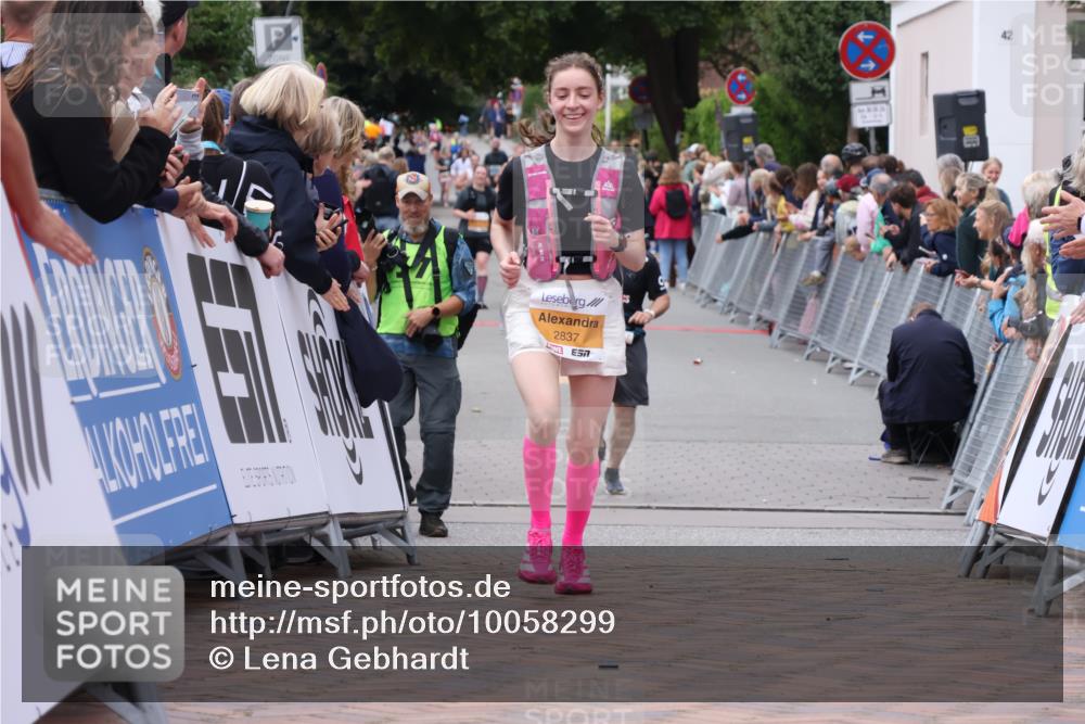 30.08.2026 - Blankeneser Heldenlauf Lena Gebhardt http://msf.ph/oto/10058299 30.08.2026 12:21:38 Ziel 2837, 4067, 4247, 4374 meine-sportfotos.de
