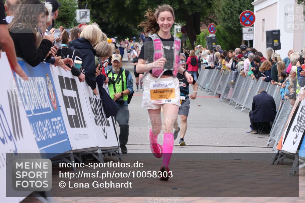 30.08.2026 - Blankeneser Heldenlauf Lena Gebhardt http://msf.ph/oto/10058303 30.08.2026 12:21:39 Ziel 2837, 4067, 4247 meine-sportfotos.de