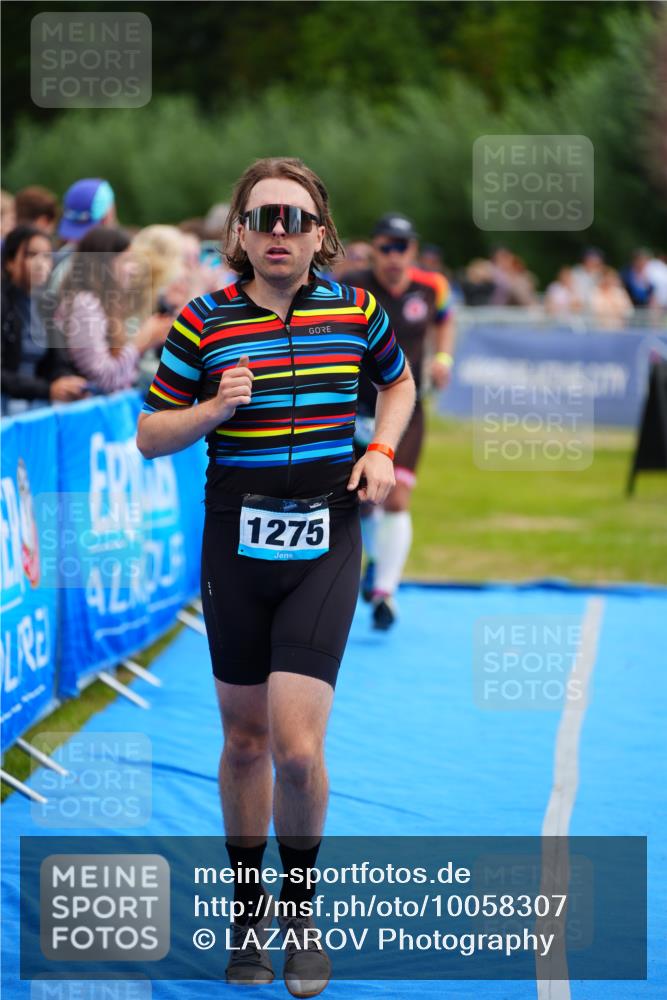 30.08.2026 - Elbe Triathlon Hamburg LAZAROV Photography http://msf.ph/oto/10058307 30.08.2026 11:27:01 Ziel 702, 1110, 1172, 1194, 1275 meine-sportfotos.de
