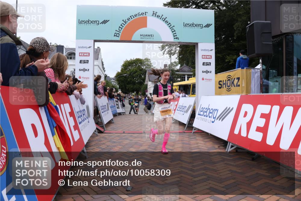 30.08.2026 - Blankeneser Heldenlauf Lena Gebhardt http://msf.ph/oto/10058309 30.08.2026 12:21:42 Ziel 2412, 2837, 4247 meine-sportfotos.de