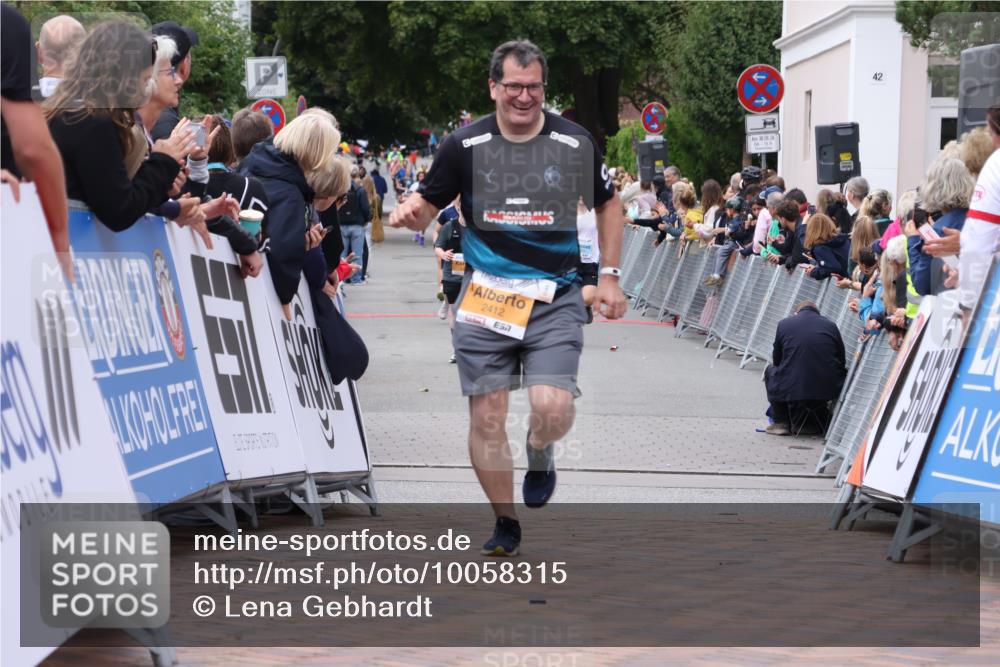 30.08.2026 - Blankeneser Heldenlauf Lena Gebhardt http://msf.ph/oto/10058315 30.08.2026 12:21:44 Ziel 2412, 2837 meine-sportfotos.de
