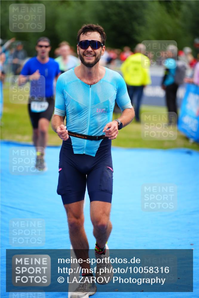 30.08.2026 - Elbe Triathlon Hamburg LAZAROV Photography http://msf.ph/oto/10058316 30.08.2026 11:27:06 Ziel 702, 1110, 1172, 1194 meine-sportfotos.de