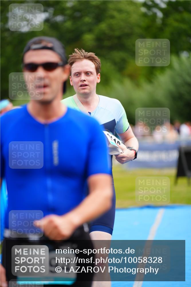 30.08.2026 - Elbe Triathlon Hamburg LAZAROV Photography http://msf.ph/oto/10058328 30.08.2026 11:27:11 Ziel 1110, 1194, 1320 meine-sportfotos.de