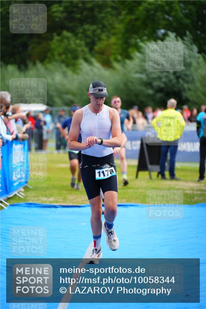 30.08.2026 - Elbe Triathlon Hamburg LAZAROV Photography http://msf.ph/oto/10058344 30.08.2026 11:27:32 Ziel 672, 1121, 1134, 1178 meine-sportfotos.de