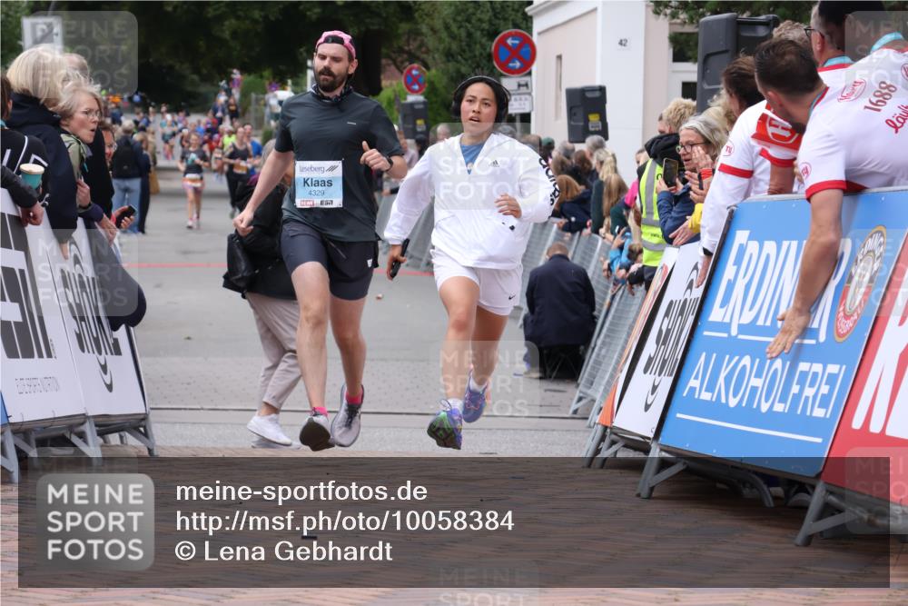 30.08.2026 - Blankeneser Heldenlauf Lena Gebhardt http://msf.ph/oto/10058384 30.08.2026 12:22:04 Ziel 2793, 4092, 4225, 4329, 4379 meine-sportfotos.de